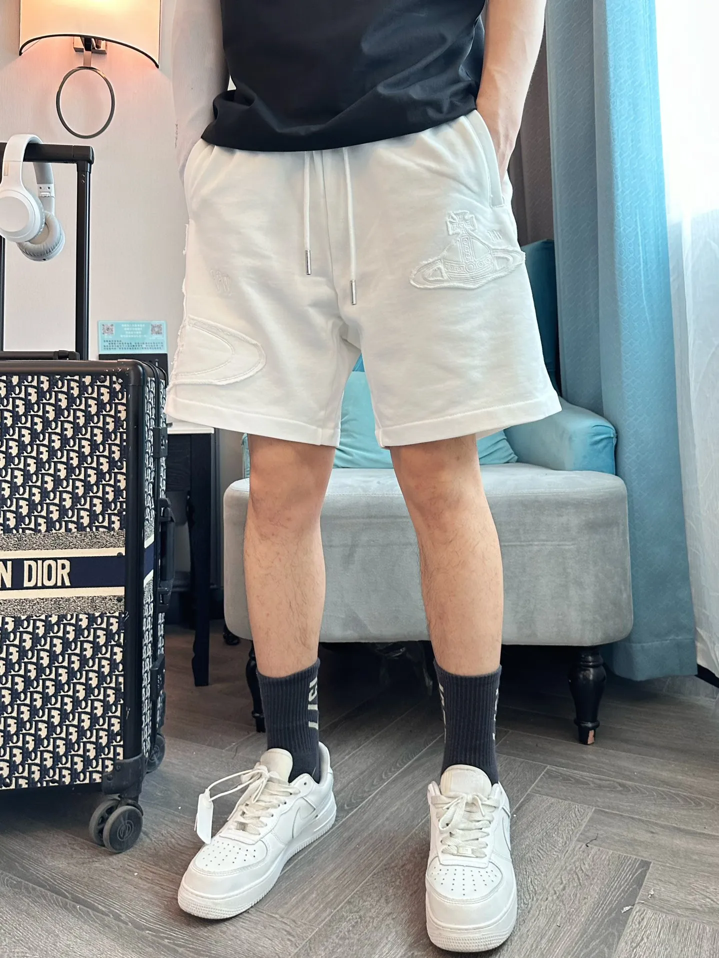 The Queen Mother's three-standard complete 2026 summer New Arrival men's casual shorts, advanced custom-made fabric Breathable fabric, Breathable elasticity and comfort, impeccable details, top-grade accessories, original logo design concept, delicate and soft feel! The upper body fit is awesome! Size: M-XXXL Please state your height and weight when ordering